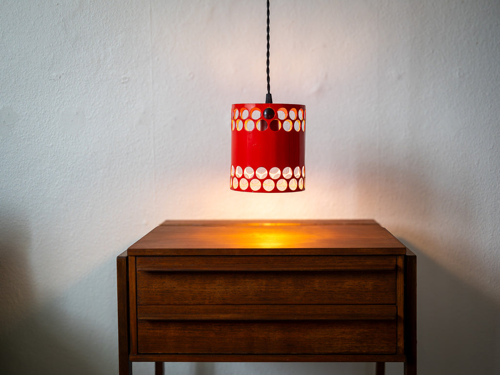 Czerwona lampa wisząca // LIVAL