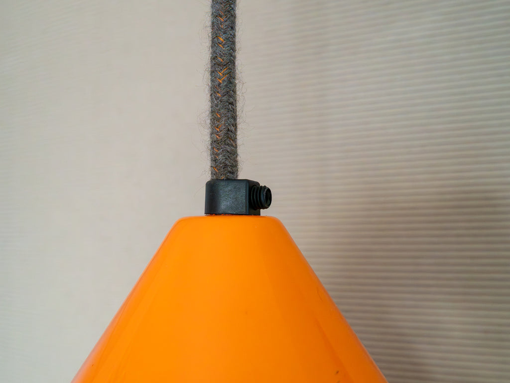 Pomarańczowa lampa Billardpendel // Louis Poulsen