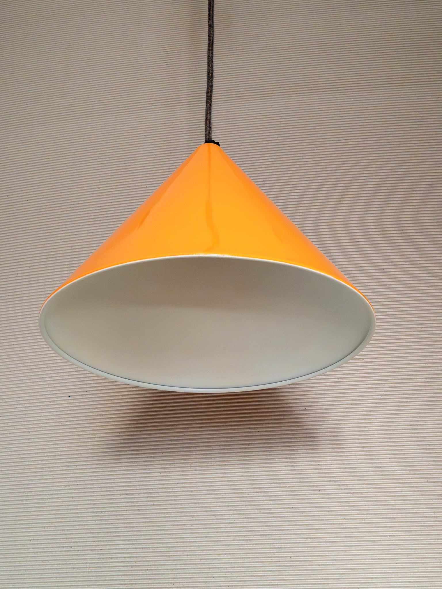 Pomarańczowa lampa Billardpendel // Louis Poulsen