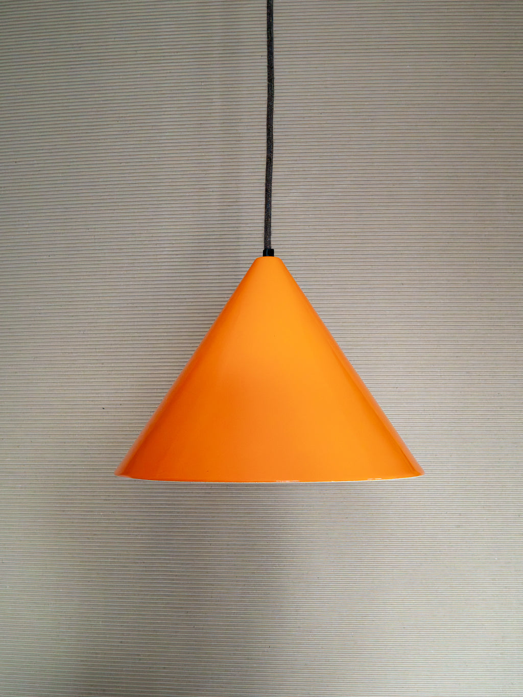 Pomarańczowa lampa Billardpendel // Louis Poulsen