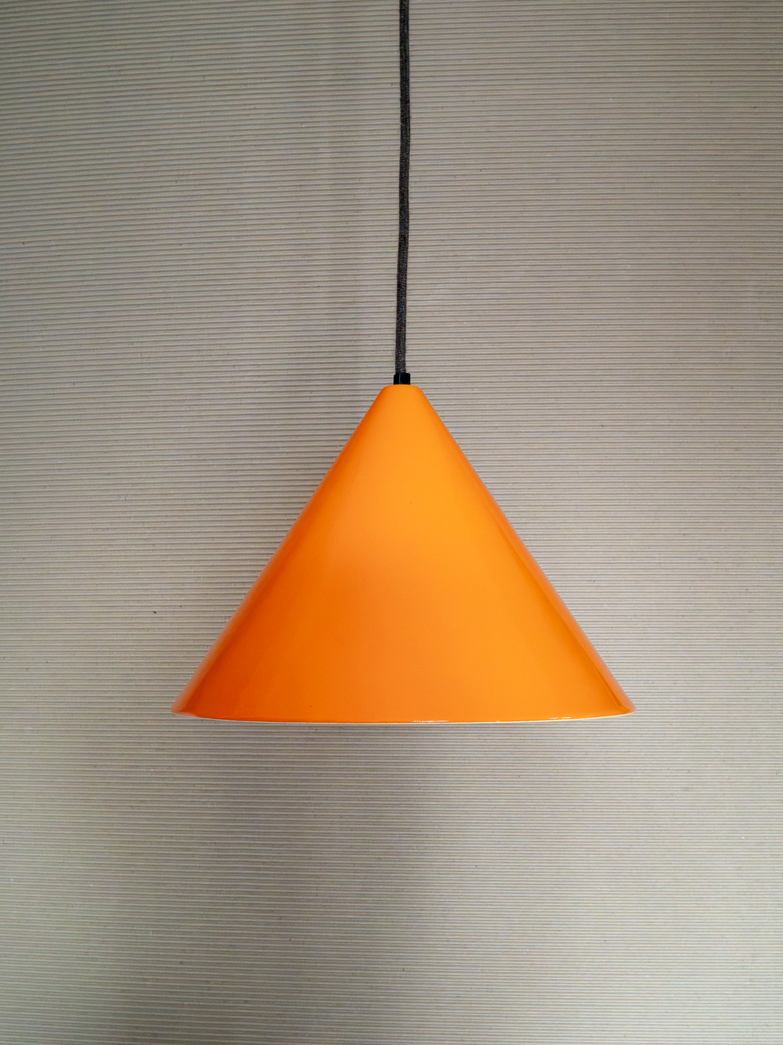 Pomarańczowa lampa Billardpendel // Louis Poulsen