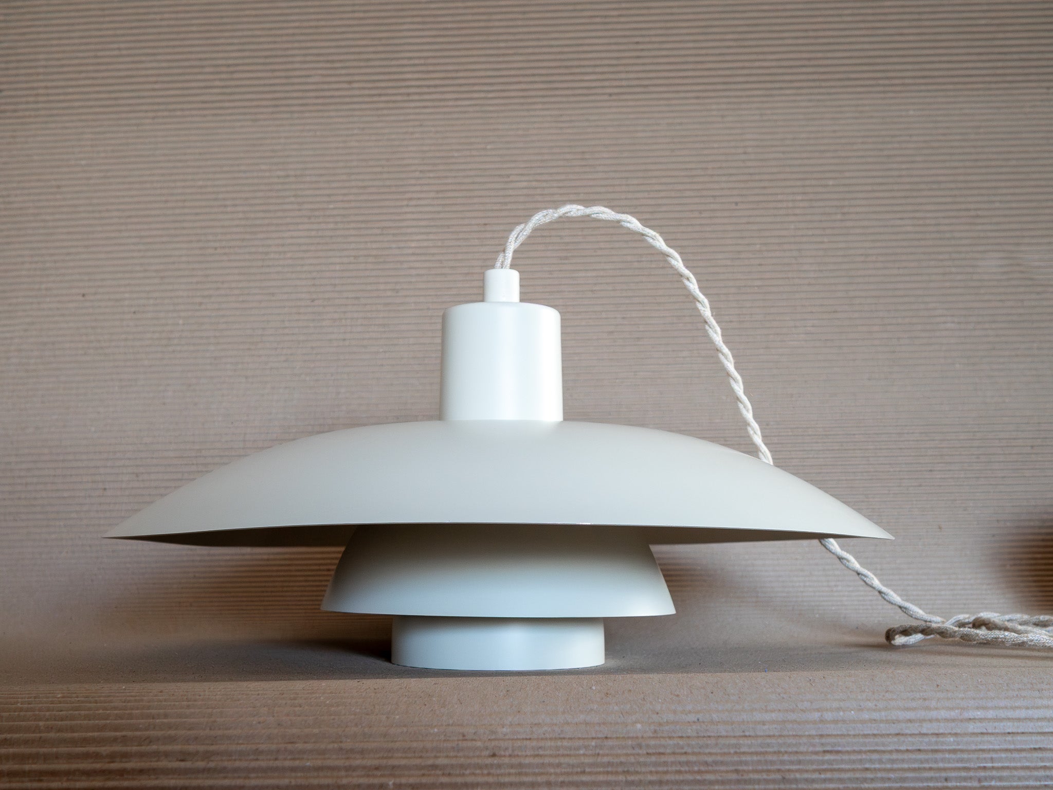 Biała lampa PH 4/3 // proj. Poul Henningsen // Louis Poulsen