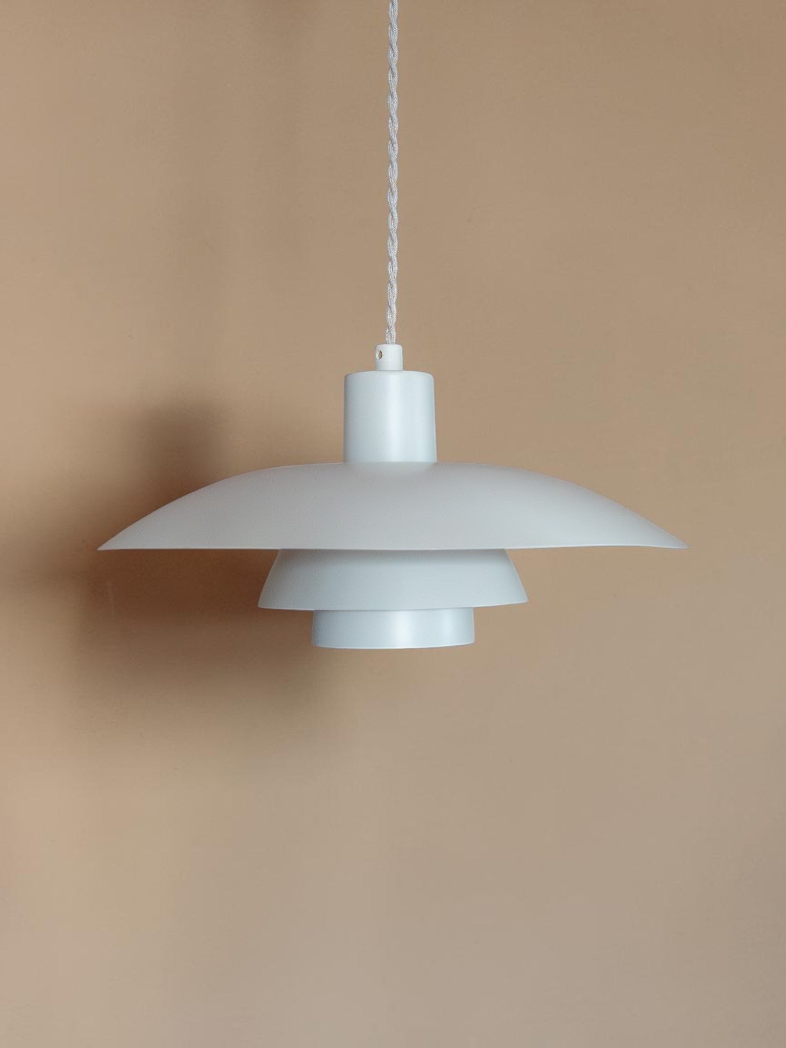 Biała lampa PH 4/3 // proj. Poul Henningsen // Louis Poulsen