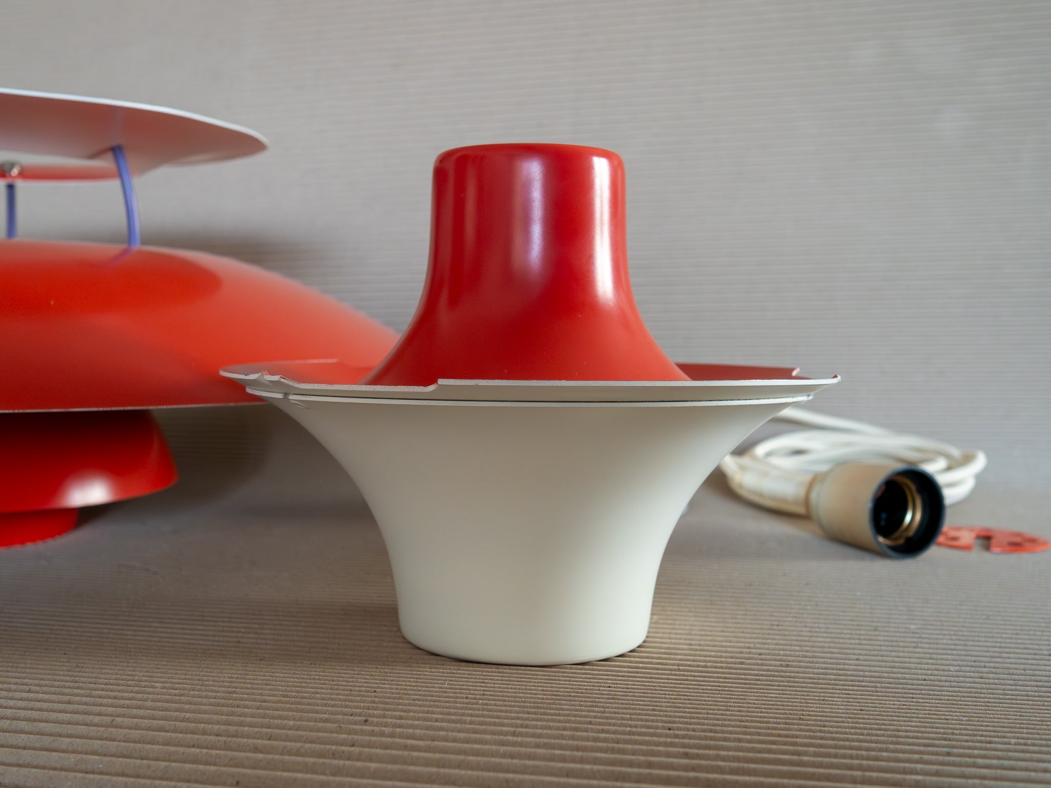 Czerwona lampa PH5 // proj. Poul Henningsen // Louis Poulsen