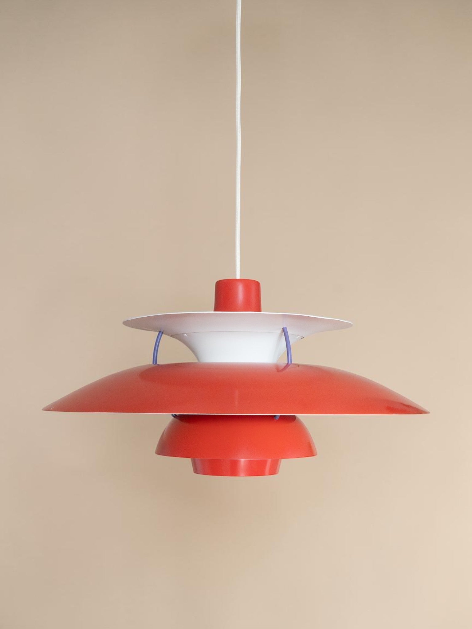 Czerwona lampa PH5 // proj. Poul Henningsen // Louis Poulsen
