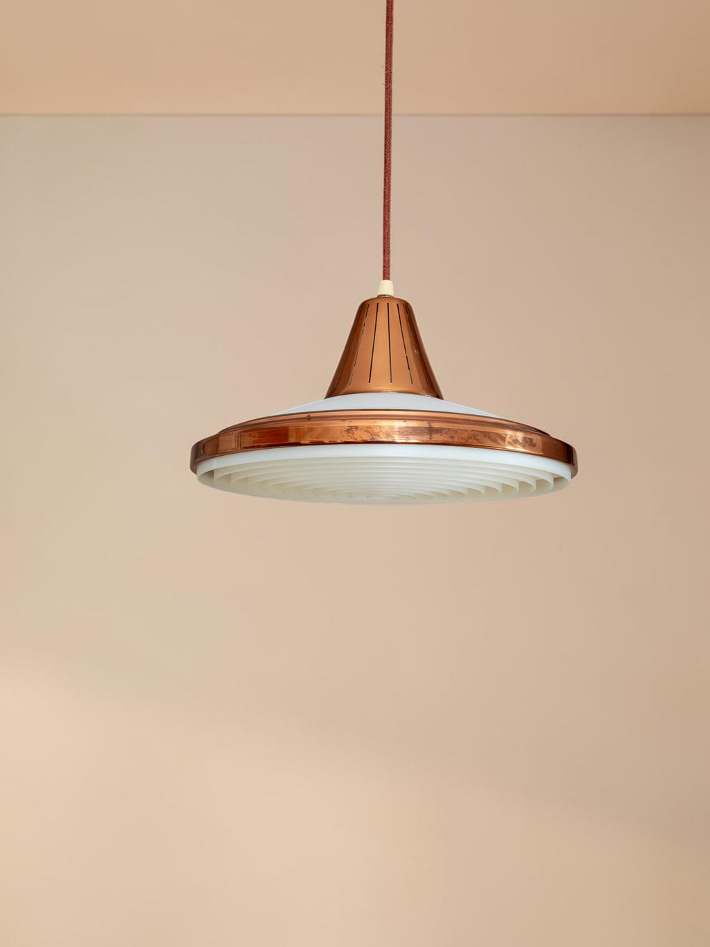 Miedziana lampa wisząca // proj. Erik Jensen // Teknika