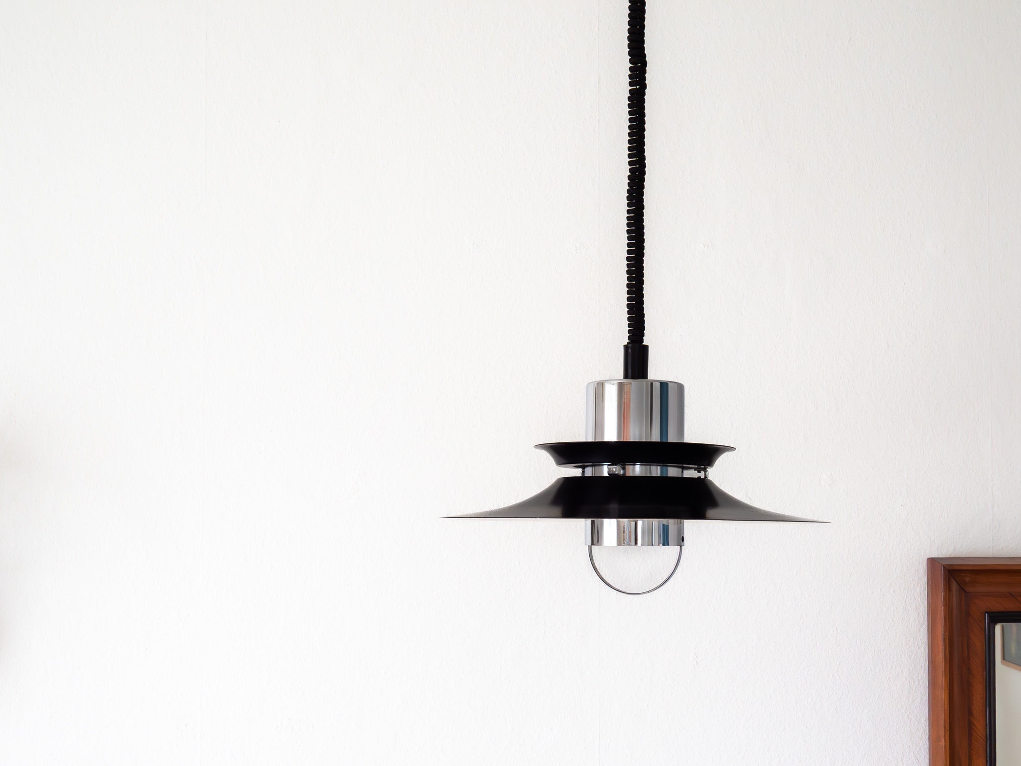 Czarna lampa wisząca // Vitrika