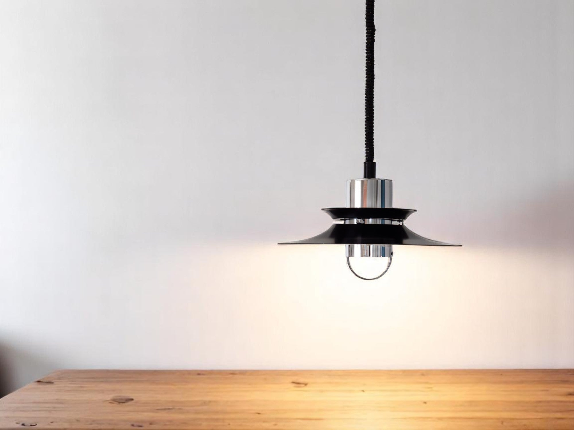 Czarna lampa wisząca // Vitrika